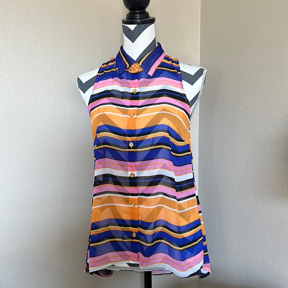 Sleeveless shirt